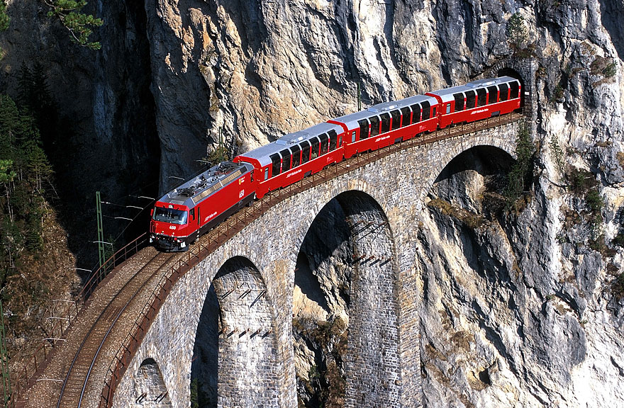 http://www.travelvivi.com/wp-content/uploads/2009/12/Train-trip-in-Switzerland.jpg
