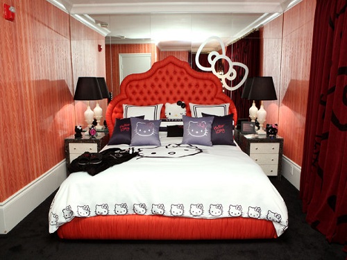 A Look inside the Hello Kitty Hotel Suite