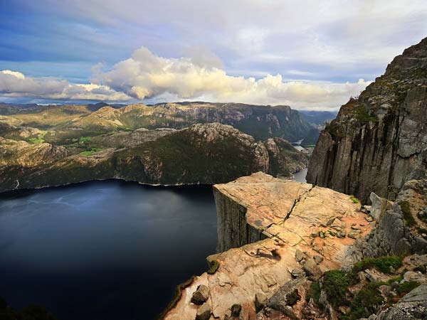 preikestolen,-pulpit-rock,norway