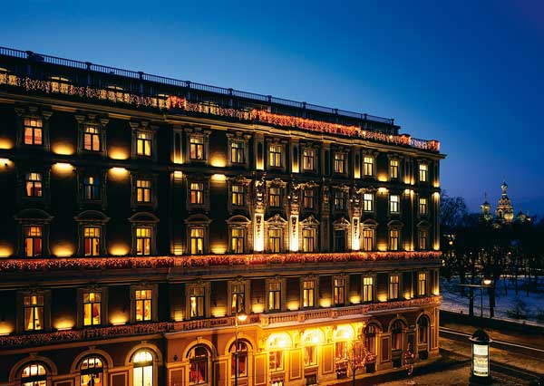 Photo by the-luxury-marionette.com